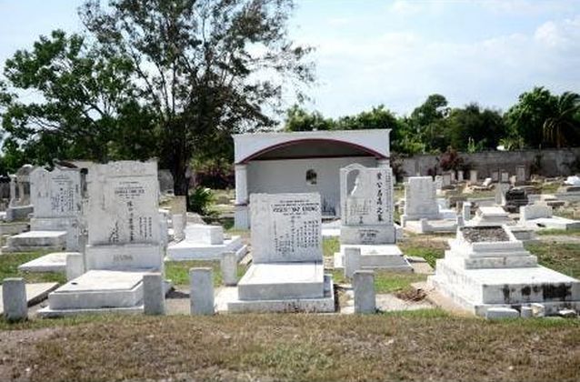 White tombstones and graves of Chinese immigrants in Kingston, Jamaica